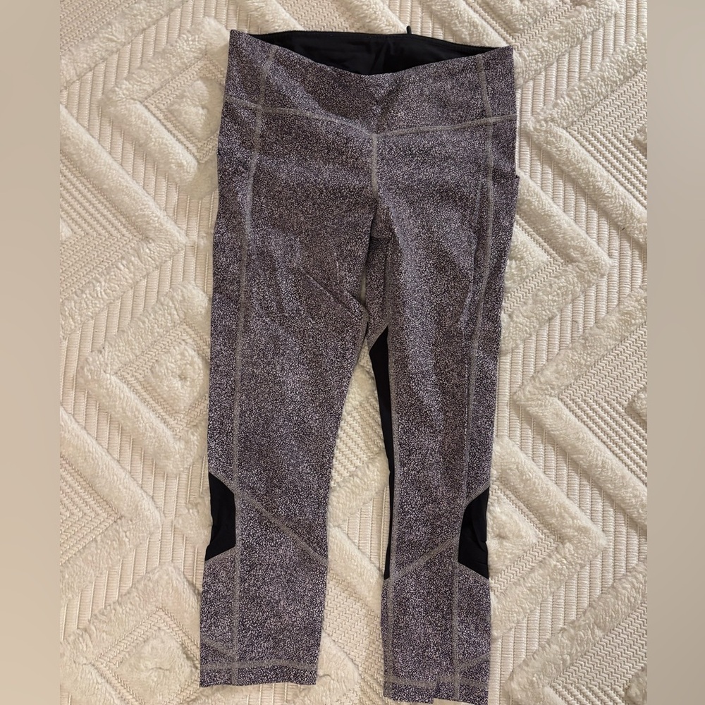 Lululemon Athletica 3/4 length crop leggings, black and white